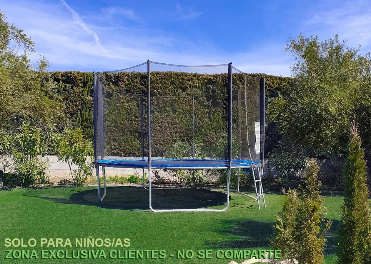 Villa Capricho De Luna Caparacena ภายนอก รูปภาพ